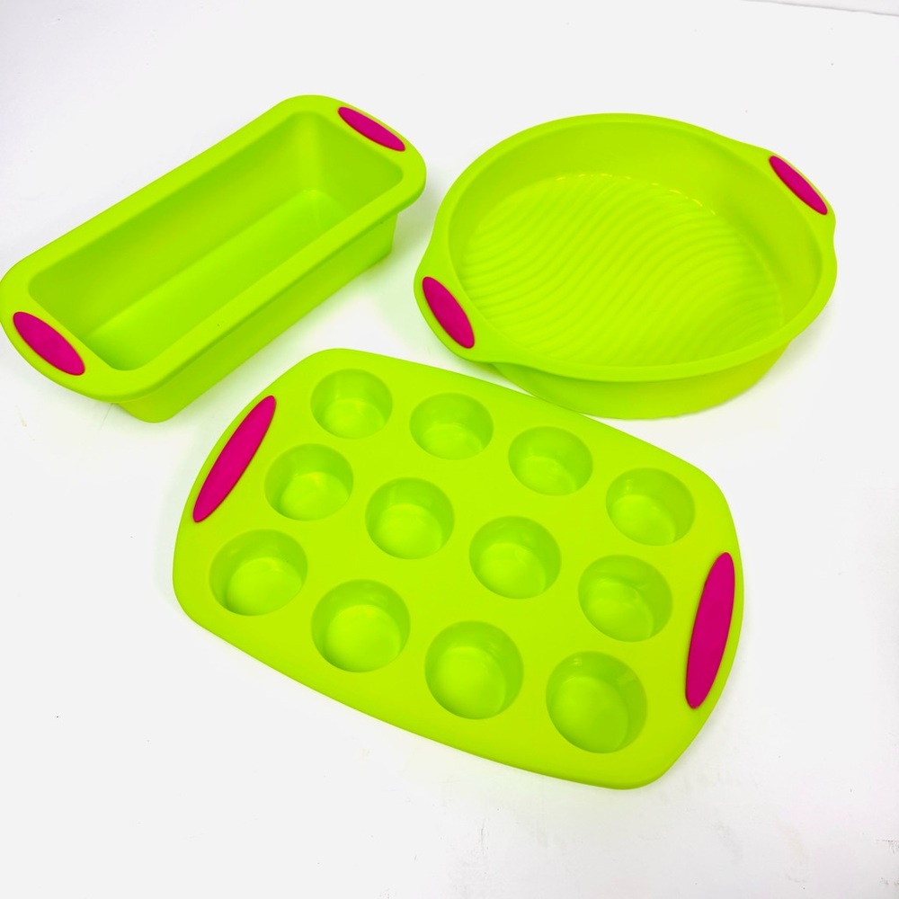 3 Green Silicone Baking Molds With Pink Accents NEW